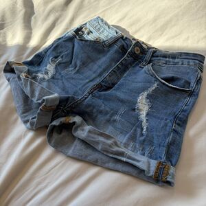 KanCan  Shorts Women's Sz 3 / 25 Distressed Denim